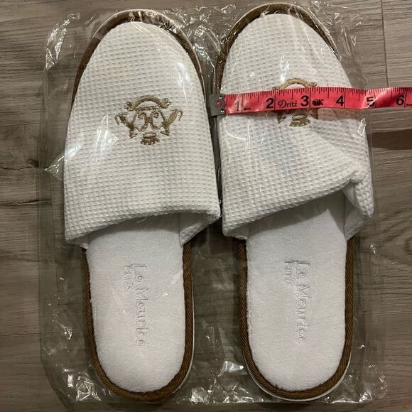 Slippers from Le Meurice Hotel Paris. Mens size M/L. Still in package main image 5